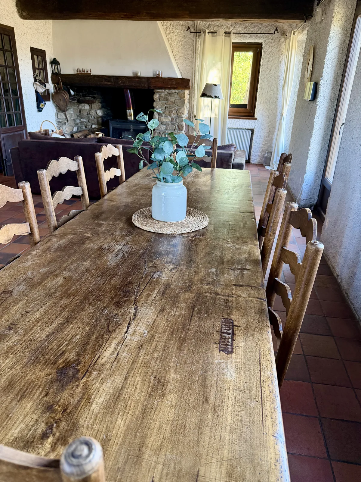 La salle à manger et la grande table